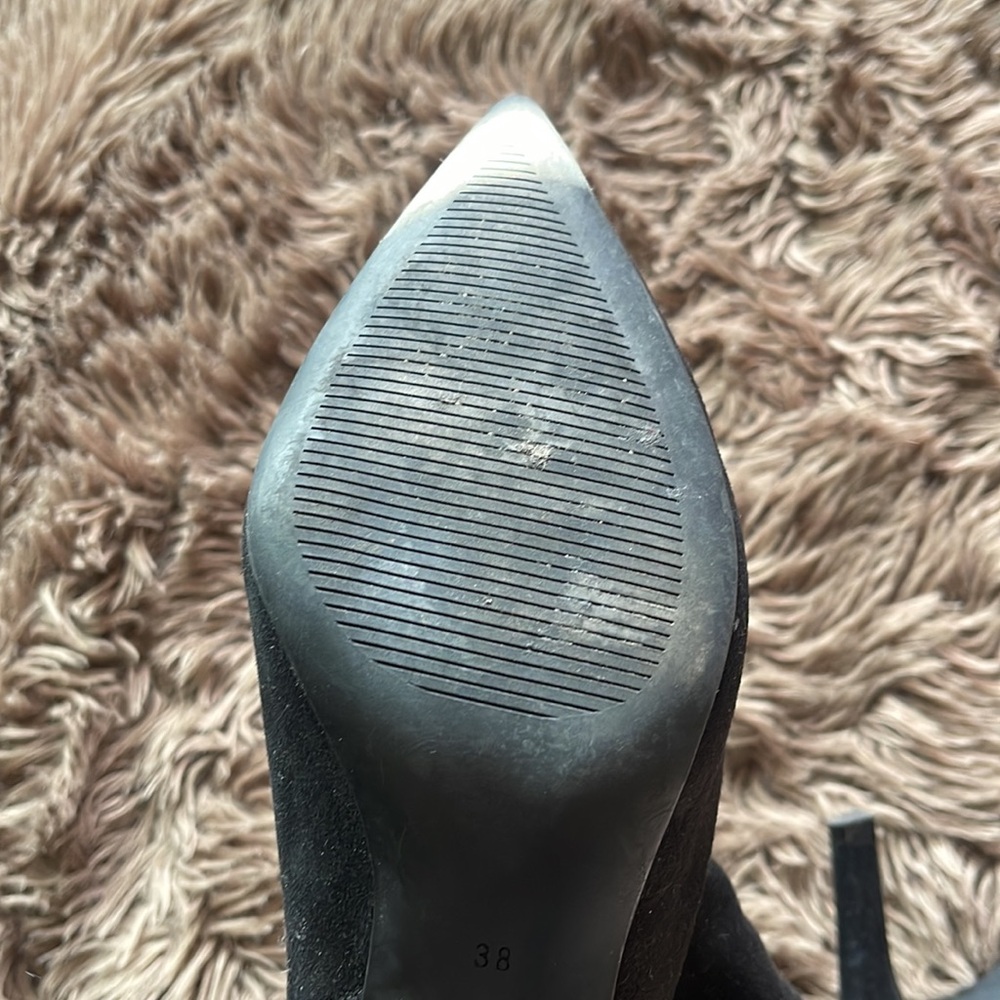 Pointed toe booties - Picture 4 of 4